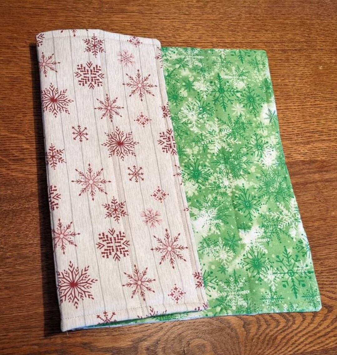 Winter Theme Placematsred Snowflakes Placemat Green and White