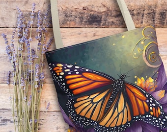 Puede incluir: Bolso tote con un diseño vibrante de mariposa monarca con detalles en naranja, negro y blanco, sobre un fondo de flores moradas y un fondo verde oscuro. El bolso tiene asas beige y se muestra sobre una superficie de madera.
