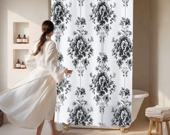 Elegante cortina de ducha negra con estampado Toile, estilo campestre francés.