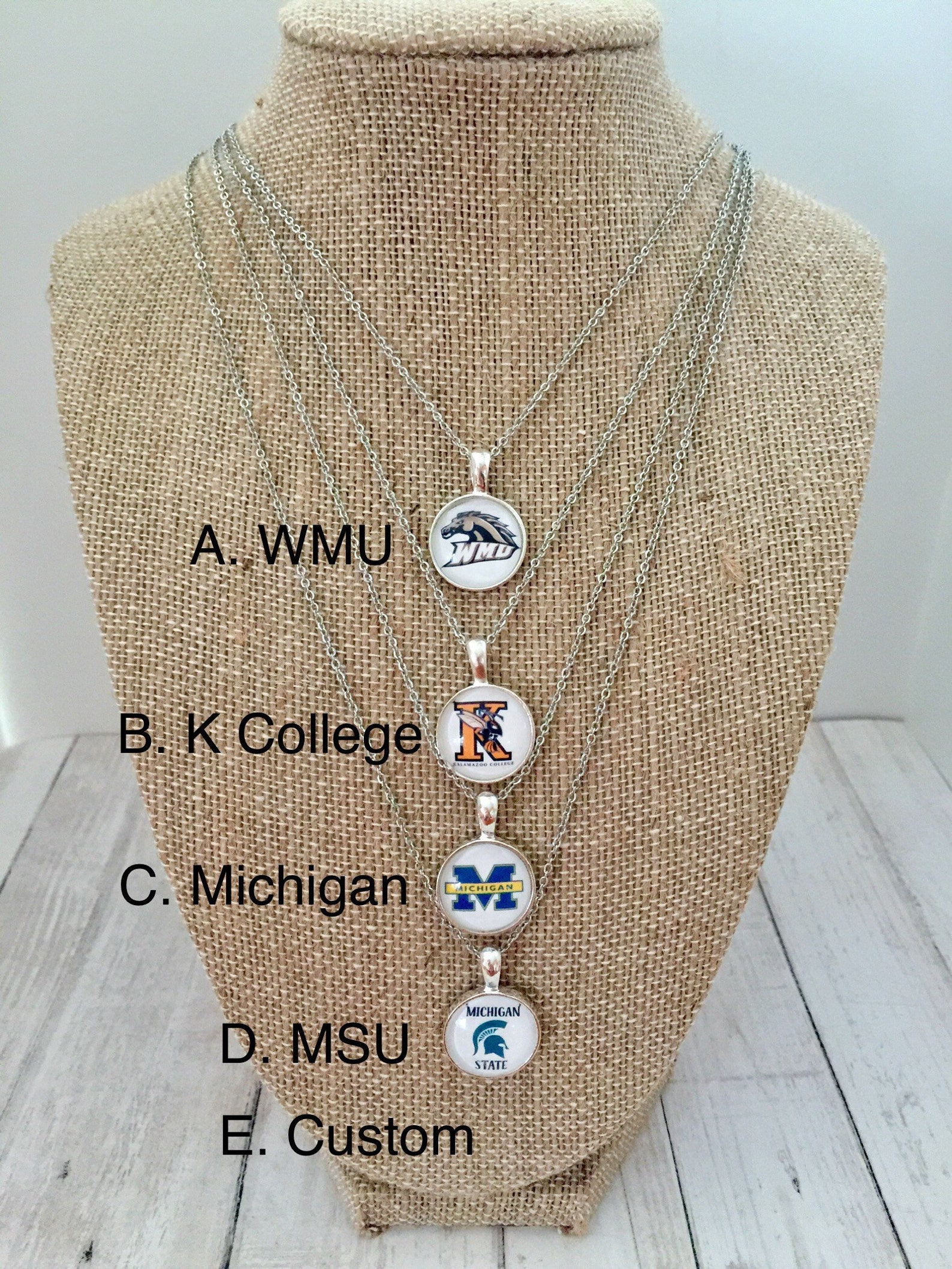 College/School Necklaces/Custom College Necklace/U of M/WMU/K Etsy.de