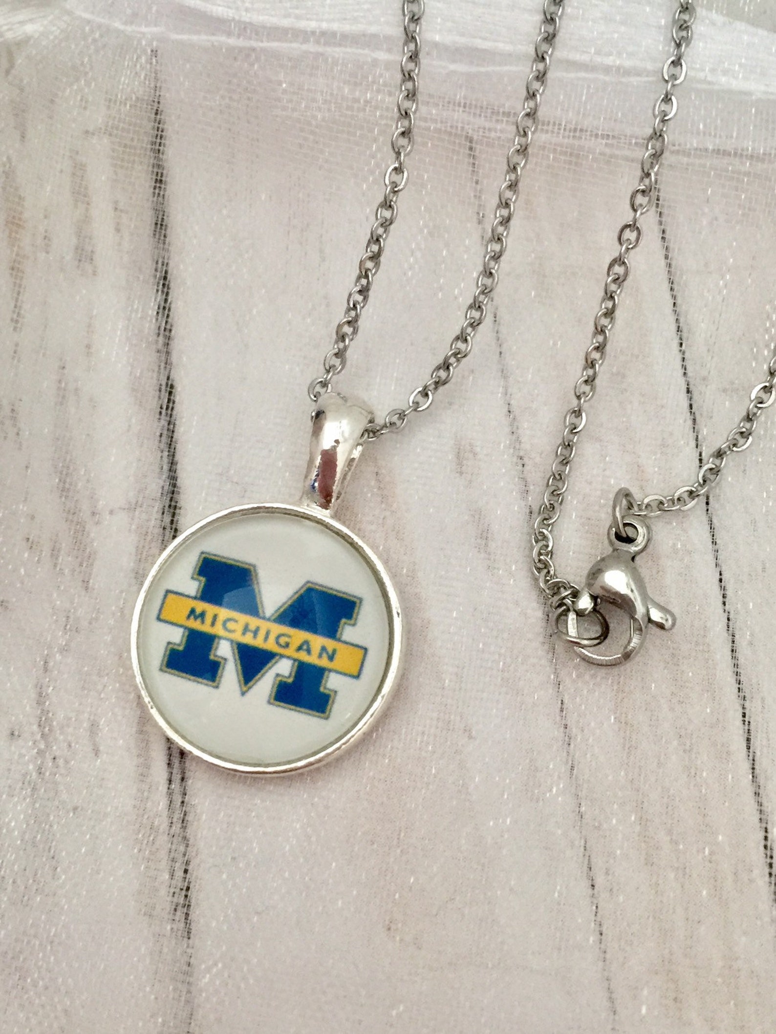 College/School Necklaces/Custom College Necklace/U of M/WMU/K Etsy.de