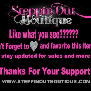 Pu&ograve; includere: Testo rosa su sfondo nero che dice "Steppin' Out Boutique". &Egrave; incluso anche il testo "Like what you see????? Don't Forget to &hearts; and favorite this item to stay updated for sales and more!! Thanks For Your Support WWW.STEPPINOUTBOUTIQUE.COM".