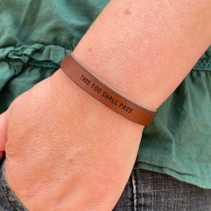 Även detta ska passera - Armbandspresent - Smalt graverat armband -