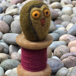 Needle Felted Birds on Cotton Reels Handmade by Velvetmushroom image 3