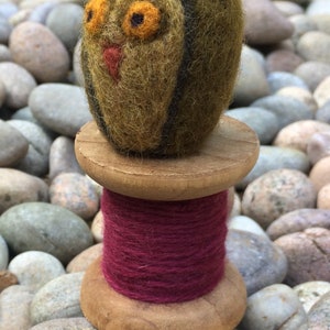 Needle Felted Birds on Cotton Reels Handmade by Velvetmushroom image 2