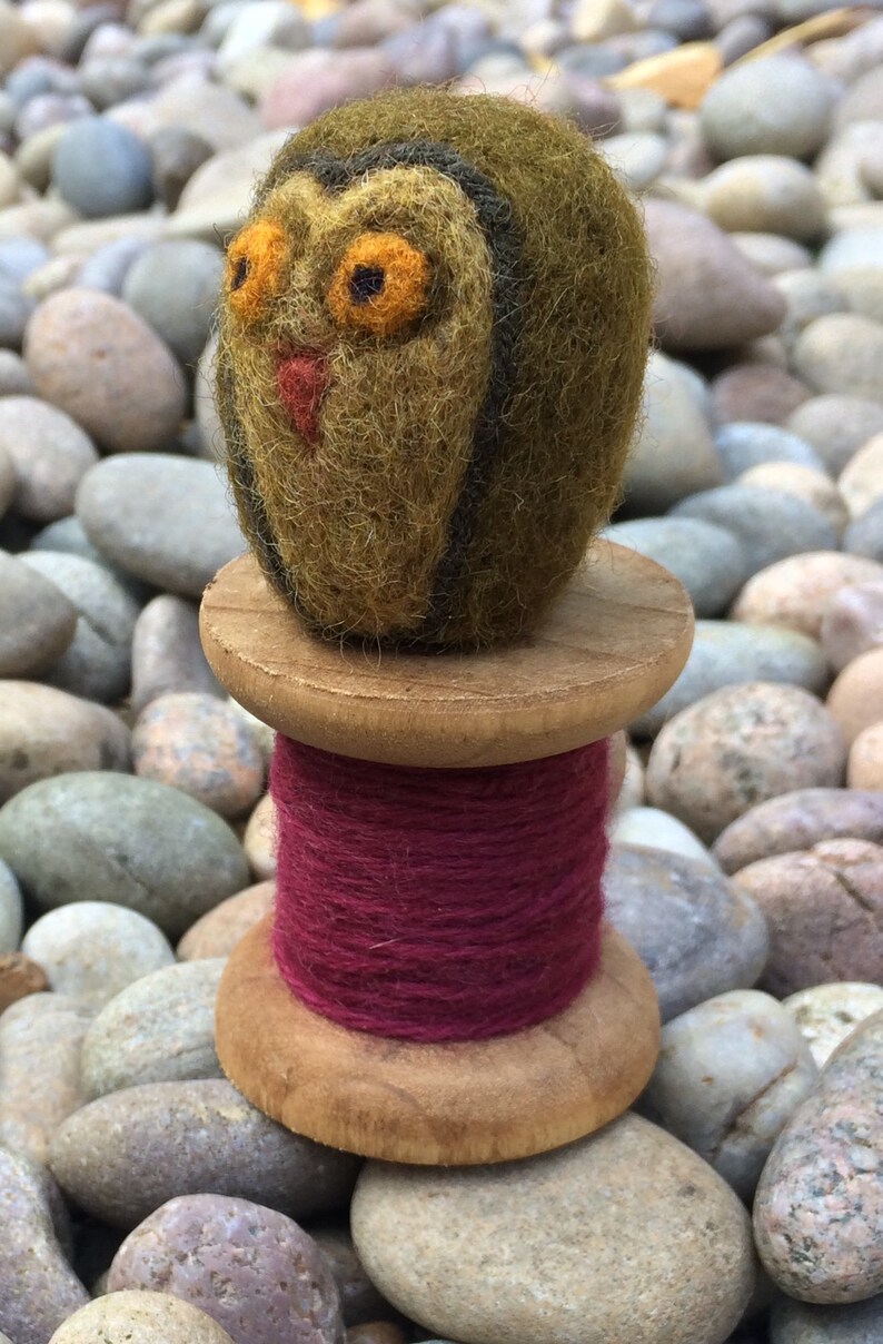 Needle Felted Birds on Cotton Reels Handmade by Velvetmushroom image 2