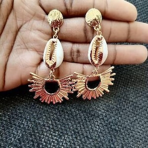 Golden earrings with gold and cowries "affou" é