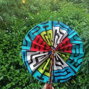 Ventaglio in cera e pelle con custodia “fan of you”.