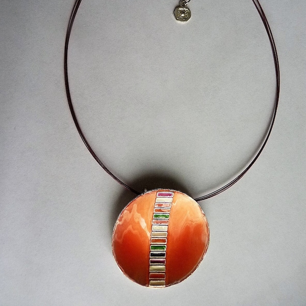 Ikita coral enamel necklace round pendant