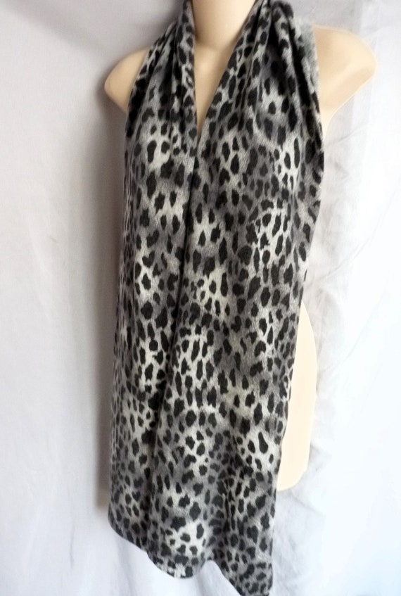Claudia Nichole 100% cashmere leopard animal print