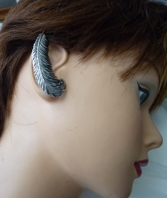 Sarah Coventry feather clip on earrings