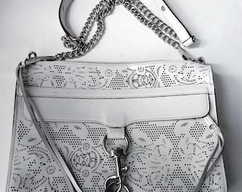 Bolso Rebecca Minkoff Mac de piel blanca perforada con herrajes plateados