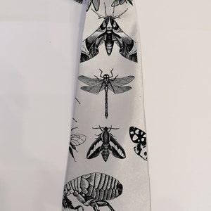 Insects Necktie -4 inches widest point -Variety of colors -Red, Light Blue, Light Silver Gray, Pink ,champagne . Handmade. Wedding Tie