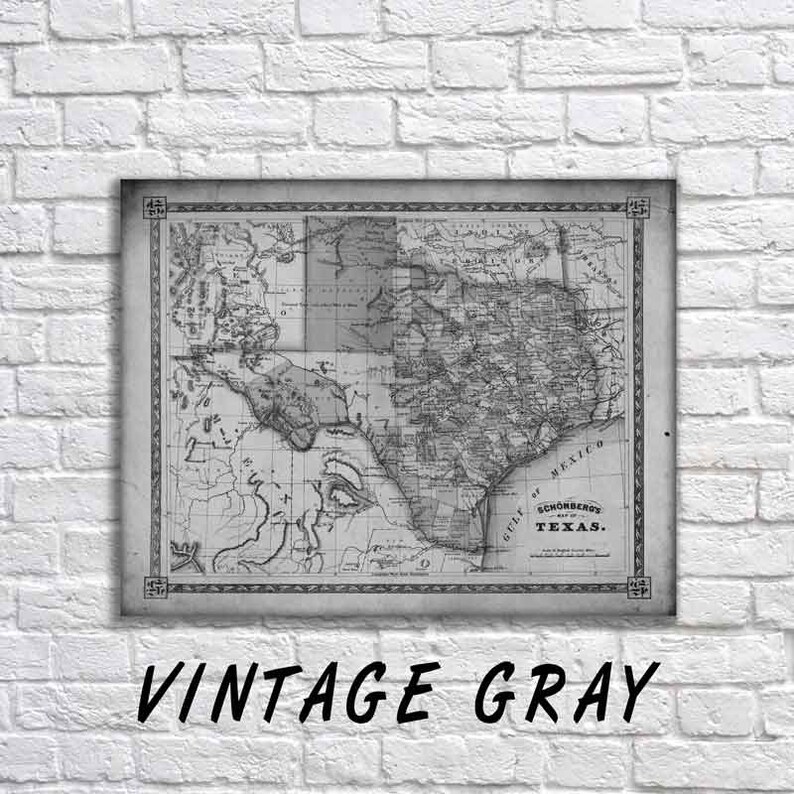 Op de afbeelding: Vintage zwart-witte kaart van Texas met de tekst "Schonberg's Map of Texas" en "Gulf of Mexico" gedrukt op de kaart. De kaart is omlijst met een decoratieve rand.