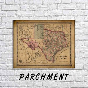 Op de afbeelding: Een antieke kaart van Texas uit 1858, die de grenzen van de staat en de belangrijkste steden laat zien. De kaart is gedrukt op perkamentpapier en heeft een vintage, verweerde uitstraling. De titel "Schonberg's Map of Texas" is afgedrukt in de rechterbenedenhoek.