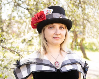 Kostüm inspiriert von der roten Königin aus Alice im Wunderland