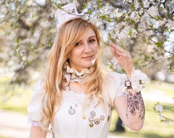 Kostüm inspiriert von der weißen Königin aus Alice im Wunderland
