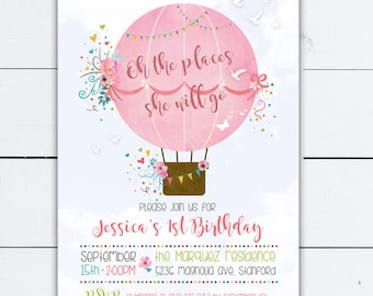 Könnte beinhalten: Rosaer Heißluftballon mit dem Text "Oh the places she will go" und floralen Akzenten. Einladung zum 1. Geburtstag von Jessica am 15. September um 14:00 Uhr in der Residenz Marquez, 5236 Magnolia Ave, Stanford. RSVP an 10 Moussa Ct (213) 236-6457 bis zum 1. September.