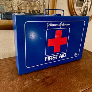Vintage johnson and johnson first aid kit - Etsy 日本