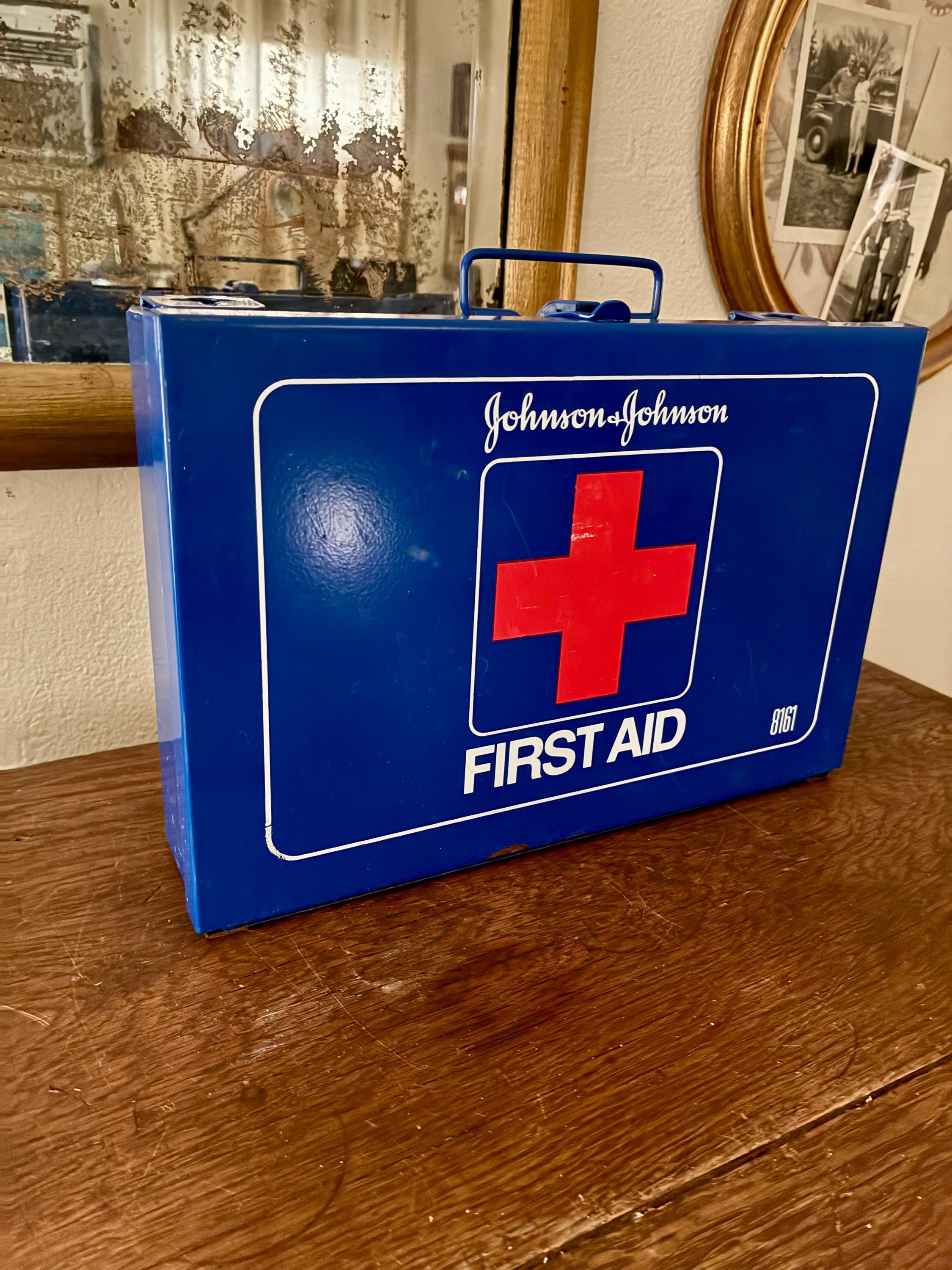 Vintage johnson and johnson first aid kit - Etsy 日本