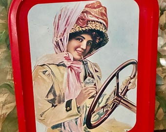 Vintage Coca-Cola-dienblad – Repro uit de jaren 70 van Gibson Girl-advertentie uit 1925 – Rood blikken dienblad