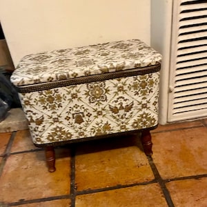 Vintage Mid-Century Sewing Box Stool – 1970s Americana Vinyl – Liberty Bell & Eagle Design – Storage Ottoman