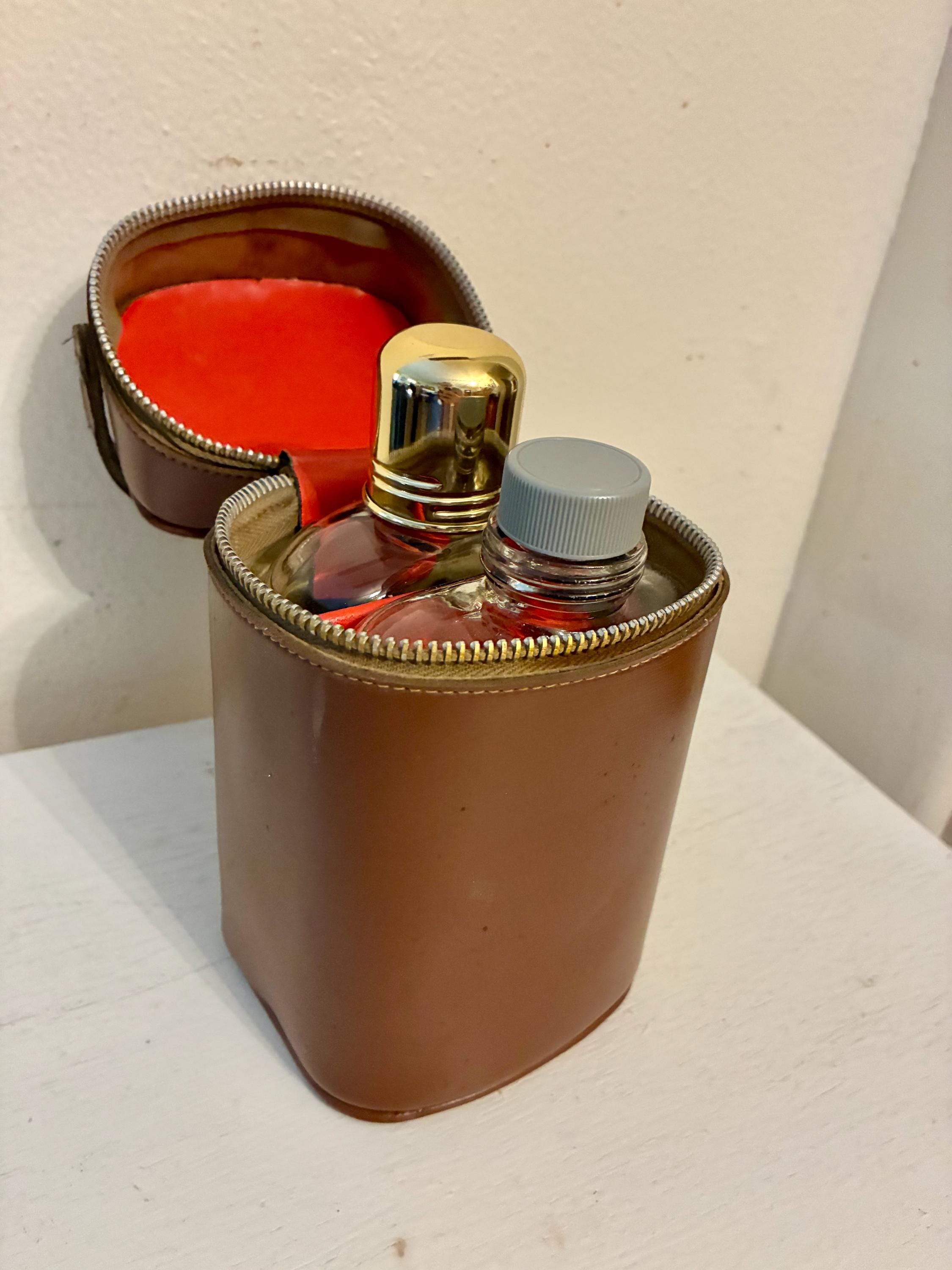 ヴィンテージレザーレットボトルケースとガラスボトル2本 – Red Lining