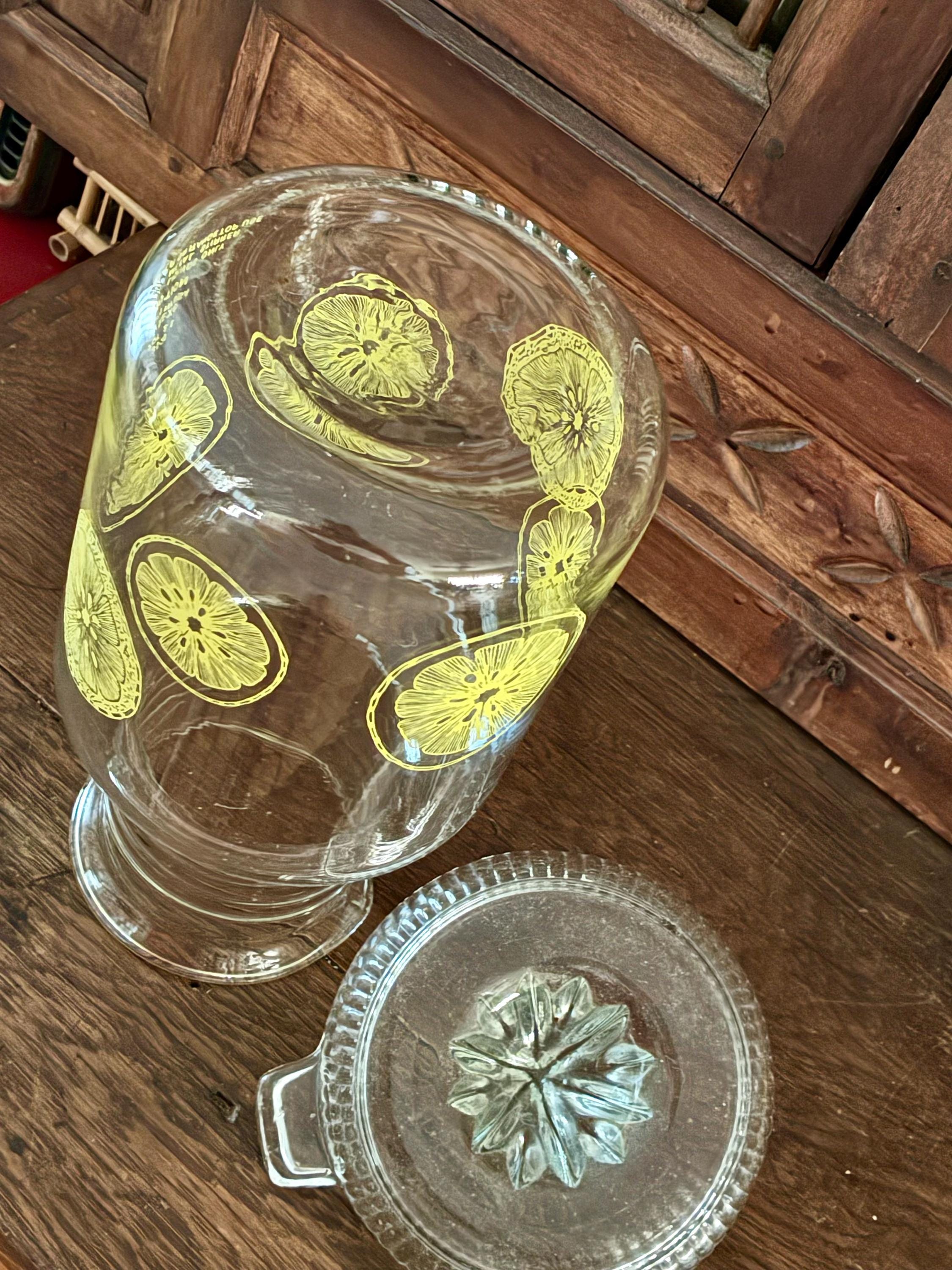 Set Pyrex Lemonade Pitcher With Juicer - 1970s Citrus Carafe - Etsy