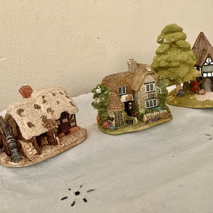 Lilliput Lane Cottages UK Miniatures – Choose One – Watermill, Flower Sellers, Courthouse