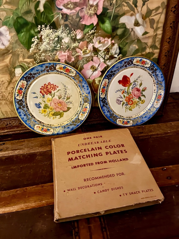 Vintage Daher “Antique Flower” Tin Plates – 8” Pair with Box, Holland Import