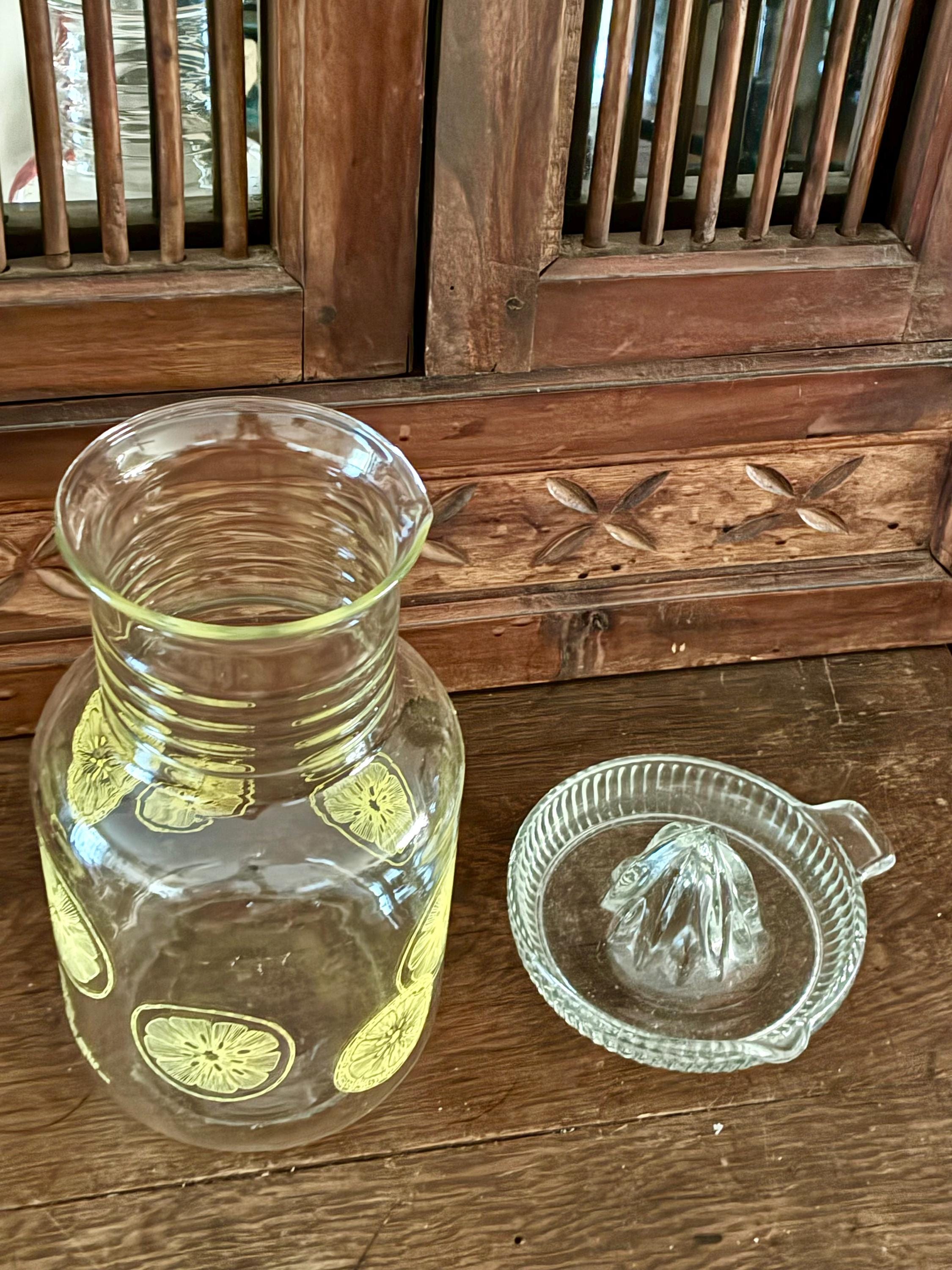 Set Pyrex Lemonade Pitcher With Juicer - 1970s Citrus Carafe - Etsy
