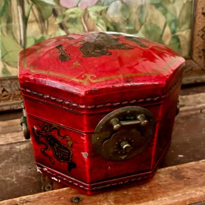 Antique/vintage Asian Lacquer Octagonal Box with Brass Handles & Closure – Hand Painted