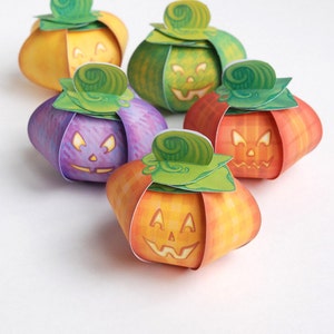 Pumpkin favor boxes - 5 Jack O&#39; Lantern treat box - Halloween paper decoration