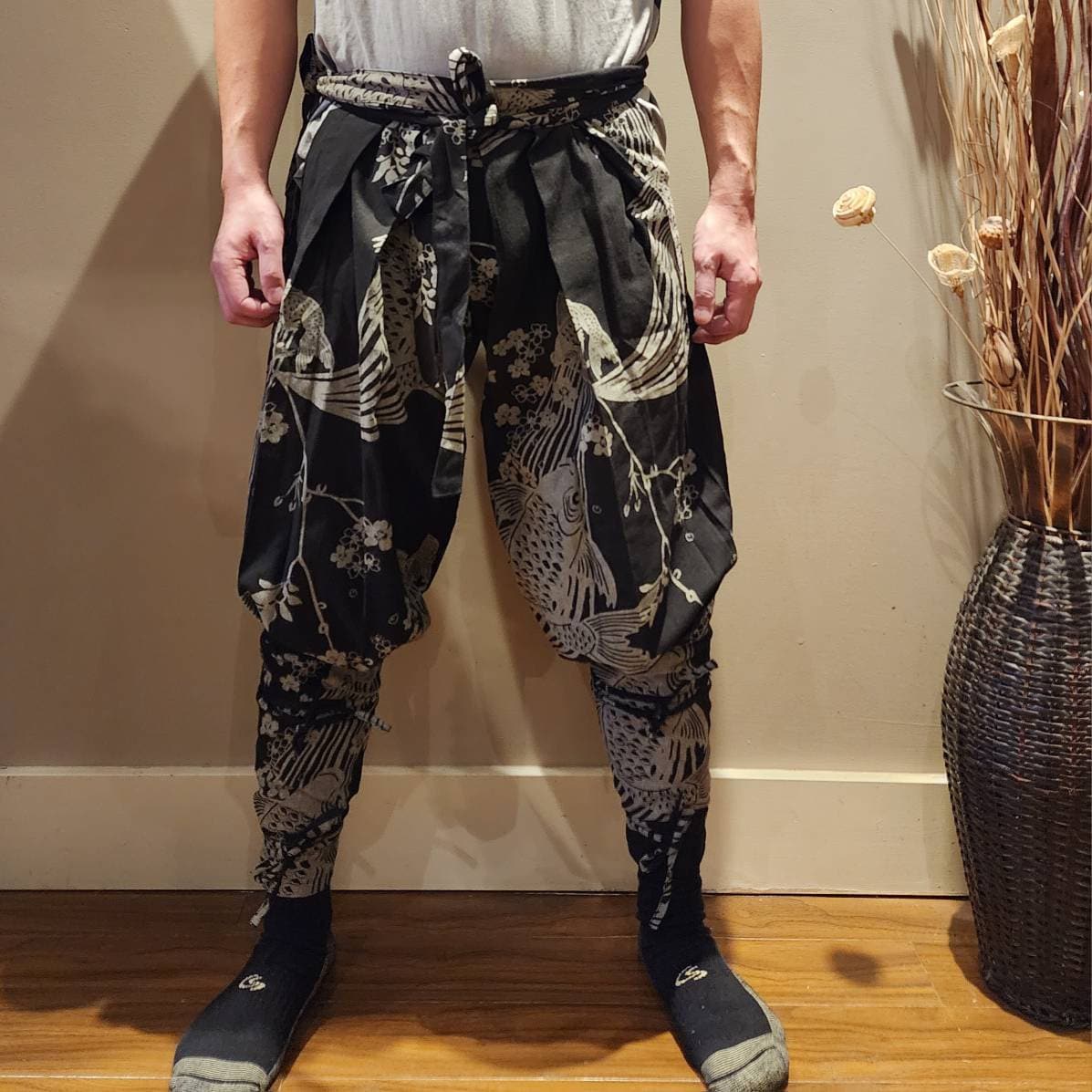 ミュージシャン NARASAKI ORIGINAL TRIVAL SKIRT TROUSERS Sakura Koi Tattsuke Bakama, Black Samurai Pants - Etsy