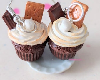 S'mores Cupcake Örhängen, Miniatyr Matsmycken, Oätliga Smycken, Cupcake Örhängen, Cupcake Smycken, Presenter för Matälskare, S'mores Smycken