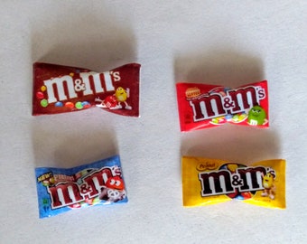 M&M chocoladesnoepjes oorbellen, miniatuur voedselsieraden, oneetbare sieraden, chocolade snoepsieraden, kawaii sieraden, kindersieraden, nep snoep