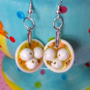Brincos de sopa de bolinhas de matzá, joias de comida em miniatura, joias de comida judaica, joias não comestíveis, joias de Páscoa, brincos de sopa de bolinhas de matzá, kawaii