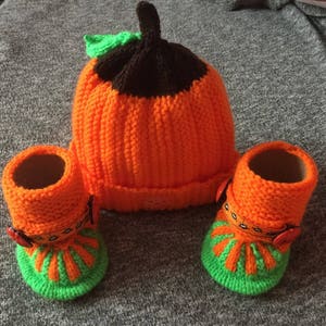 Baby Knitting Patterns Halloween Cardi, Hat, Booties, Nappy Cover 3-9mths image 3