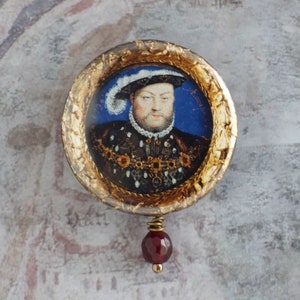 Henry VIII button with jewel, Tudor pinback, Renaissance portrait miniature, Wearable art pin, Unusual gift for history lover, lapel pin