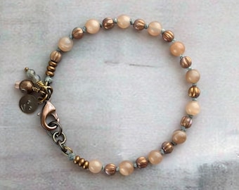 OOAK rustieke perzik maansteen kralenarmband, Tsjechisch glas, edelsteen sieraden, cadeau-idee voor vrouwen, dromerige sieraden voor haar geboortesteen juni