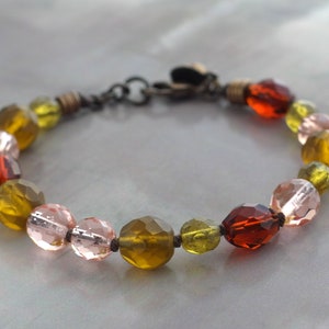 bracelet en verre tchèque vintage, bracelet en perles de verre olive et rose, bijoux en perles vintage, cadeau unique pour elle