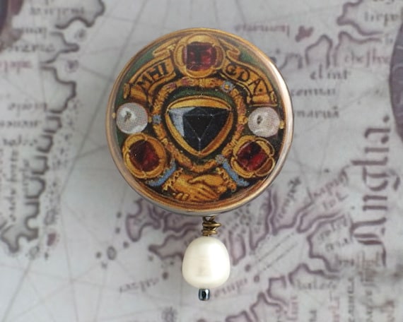 Historical jewelry button pin with freshwater pearl, Renaissance art replica, Pinback button, Unique present for women, Handshake jewelry