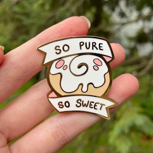 Cinnamon Roll 4cm Enamel Pin