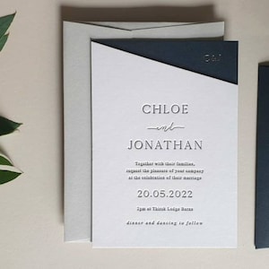 Invitación de boda con impresión tipográfica, moderna y minimalista, muestra de Chloe
