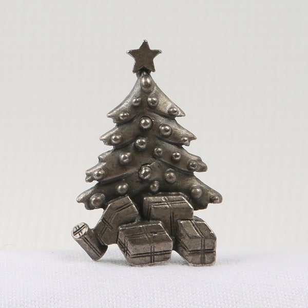 Pin de árbol de Navidad de 1970, broche de árbol de peltre. Detallado 3D. Excelente condición. Cierre enrollable.