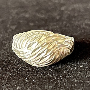1980&#39;s Sterling Silver Modern Abstract Lines and Bright Cut Accents Textured Dome Ring, Excellent VTG Condition, Size 5.25