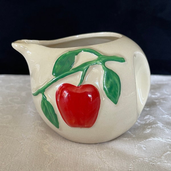 1940's PIPPIN USA Ceramic Creamer Beige w Big Red Apple & Leaves Painted on Side. Art Deco Shaped w Pinch Handle. Good VTG Cond. 1 Sm Crack
