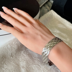 1970's Sterling Silver Italy, 10 Strand 15mm Wide Flat Woven Bracelet, Slinky, Shiny, Textured, Luxurious Look & Feel, Excellent VTG Cond.