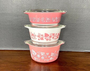 1957-1966 PYREX Pink Gooseberry Stackable Casserole Set, Popular, Excellent VTG Condition, Appear UNUSED, Size in Photos. See "Item Details"