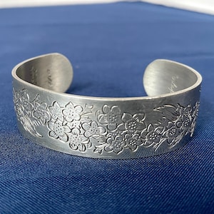 Kirk stieff pewter cuff bracelet - Etsy 日本